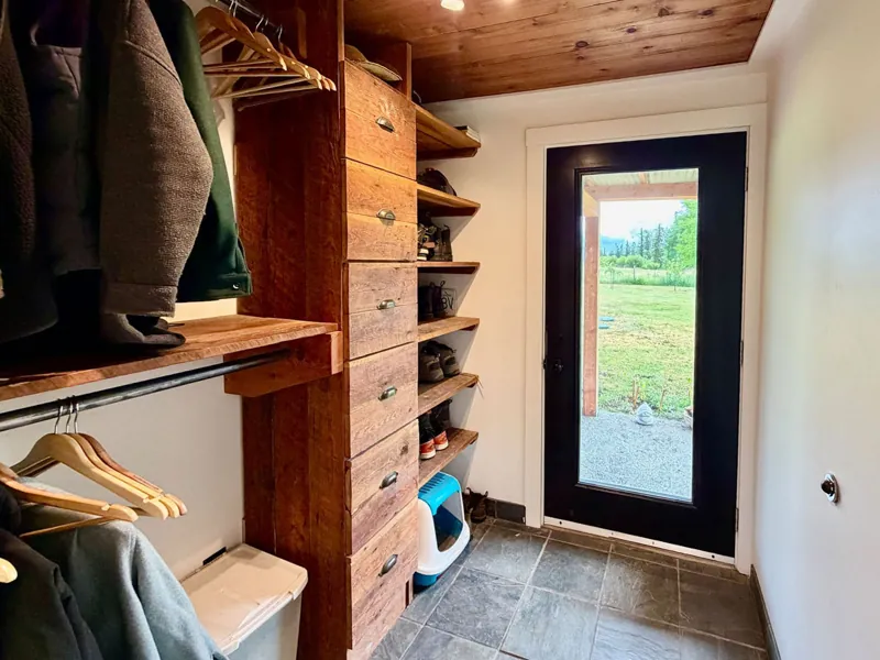 The entry and built-in closet