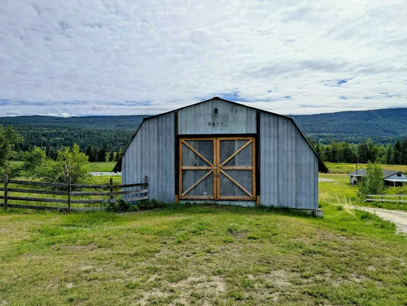 The two-storey barn